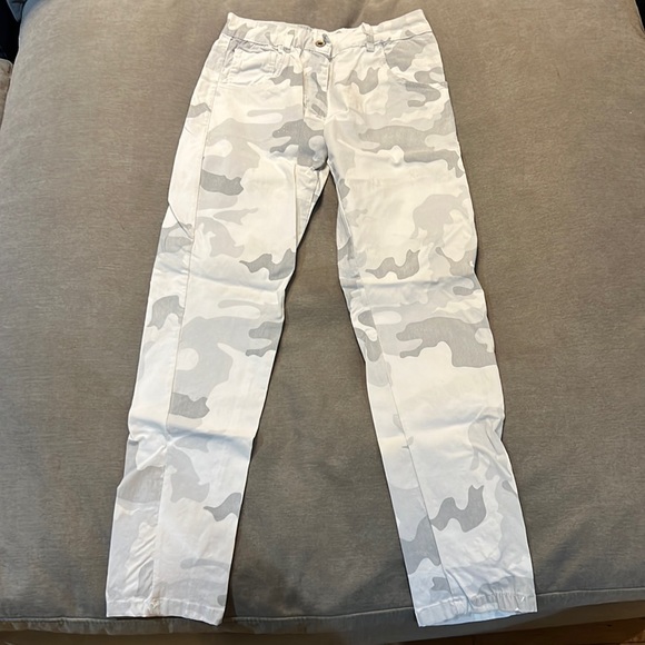 Camo pants - Picture 1 of 3